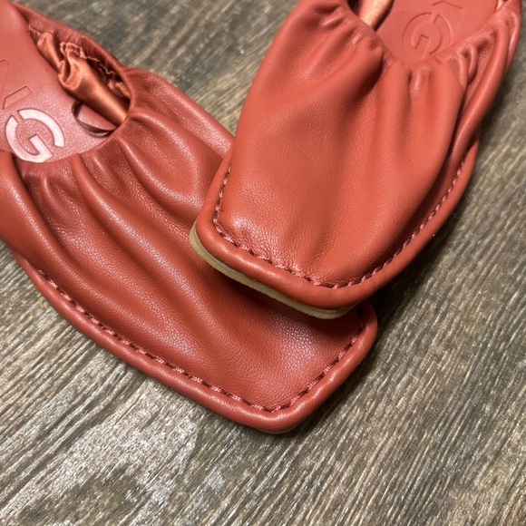 Mango 38 (7.5-8) NEW Red Mules with Square Toe and Ruched detail - Picture 4 of 14